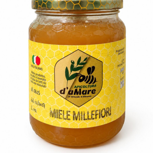 Vasetto di miele millefiori Apicoltura d’aMare su sfondo bianco